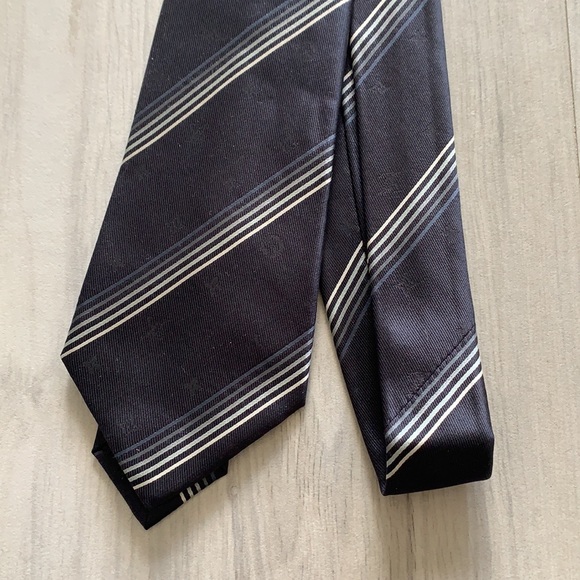Authentic Louis Vuitton Tie Navy Blue - Picture 3 of 5